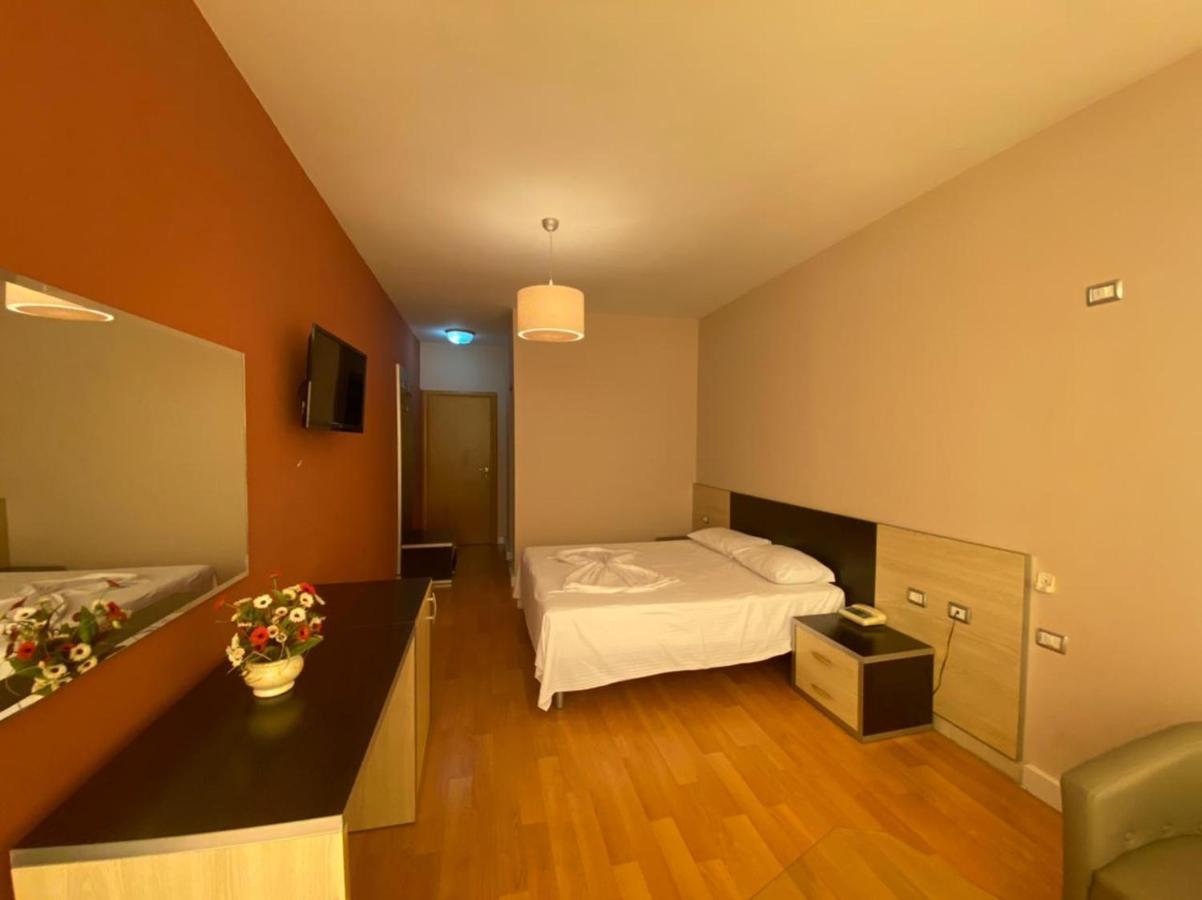 Hotel Continental Durrës 外观 照片